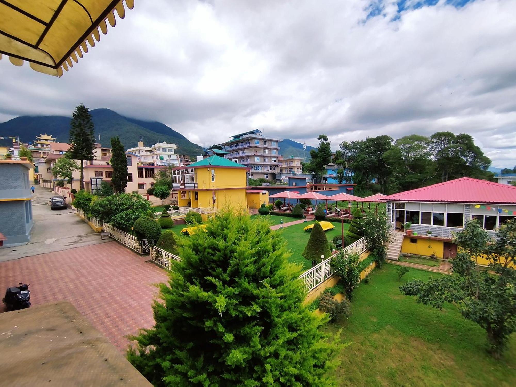Madpackers Bir Hostel Exterior photo
